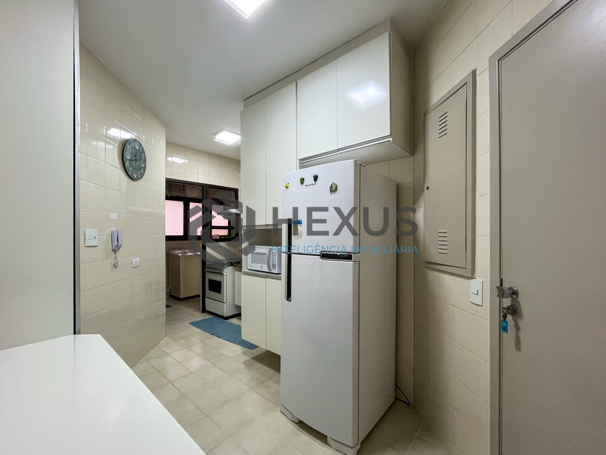 Foto 26 de Apartamento com varanda a 2 quadras da Praia das Pitangueiras, Guarujá