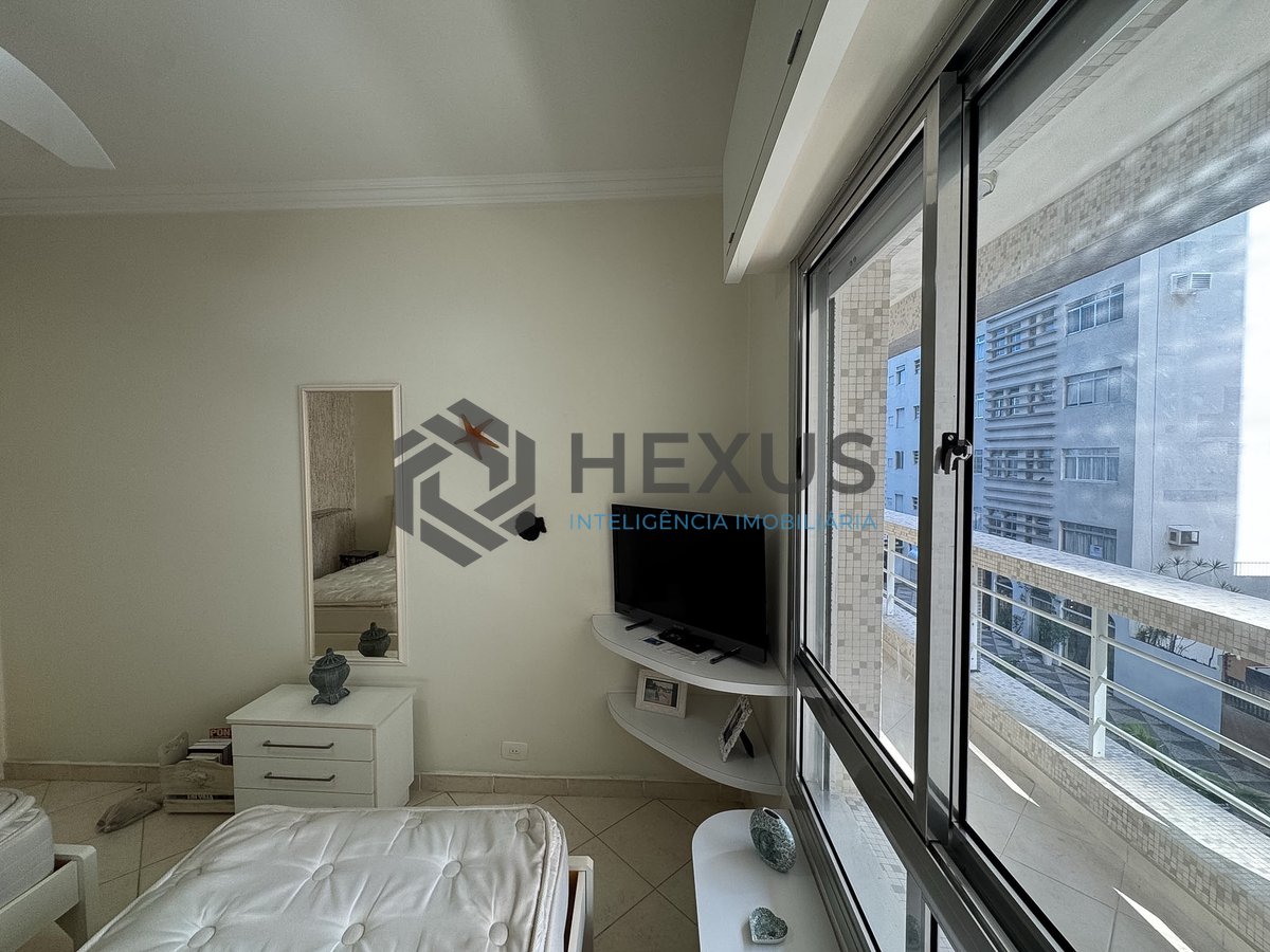 Foto 13 de Apartamento com varanda na quadra da praia das Pitangueiras à Venda, Guarujá, SP
