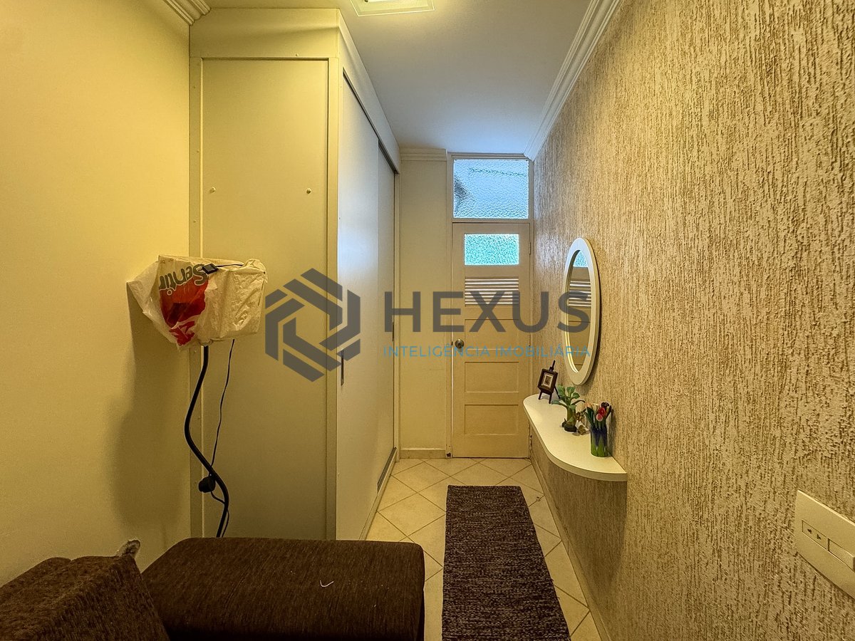 Foto 16 de Apartamento com varanda na quadra da praia das Pitangueiras à Venda, Guarujá, SP