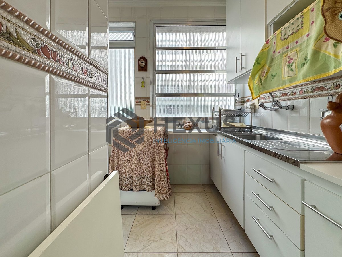 Foto 17 de Apartamento com varanda na quadra da praia das Pitangueiras à Venda, Guarujá, SP