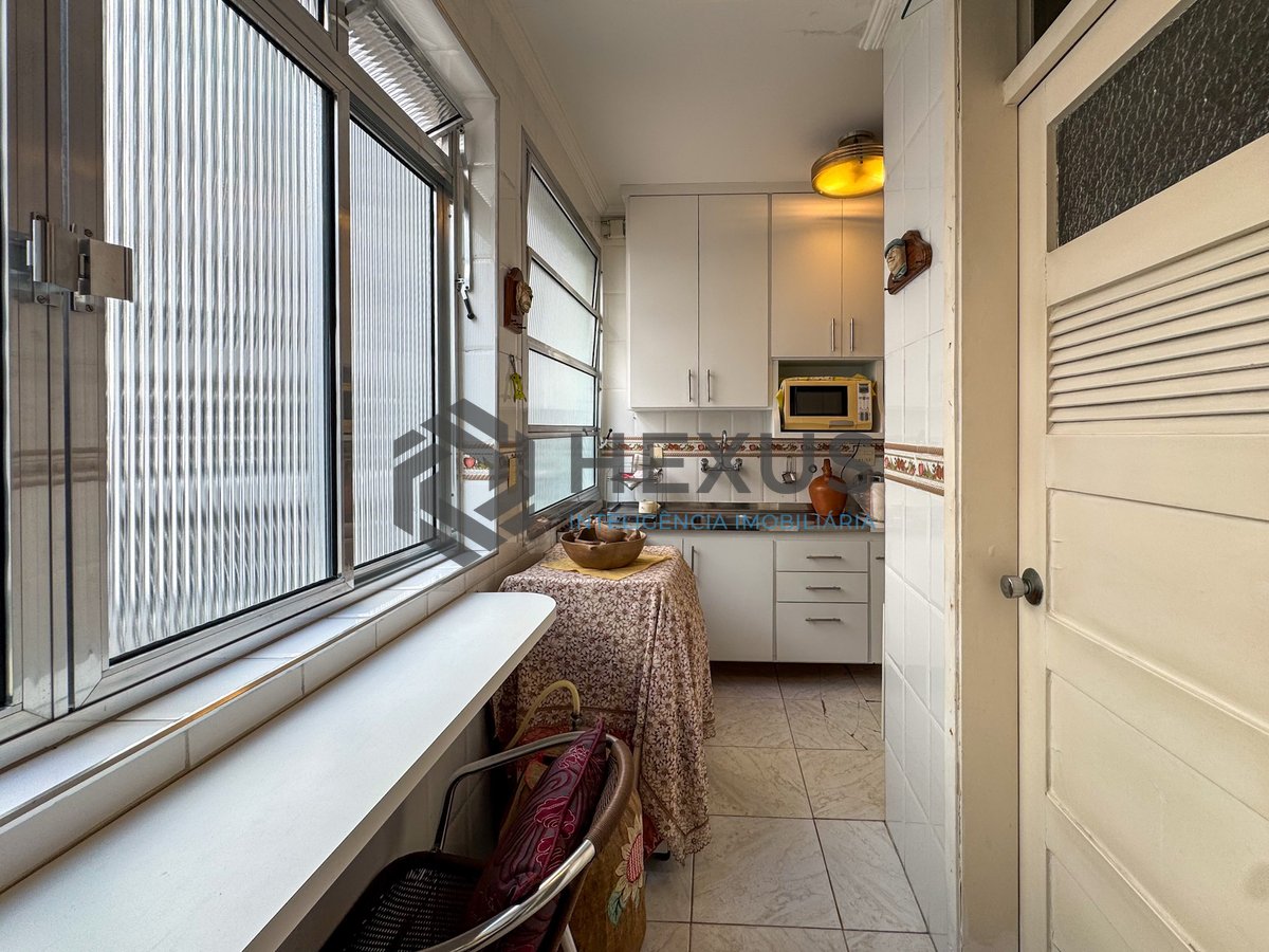 Foto 19 de Apartamento com varanda na quadra da praia das Pitangueiras à Venda, Guarujá, SP