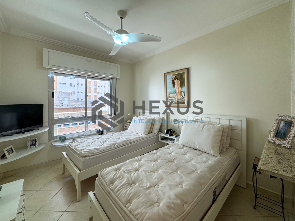 Foto 10 de Apartamento com varanda na quadra da praia das Pitangueiras à Venda, Guarujá, SP