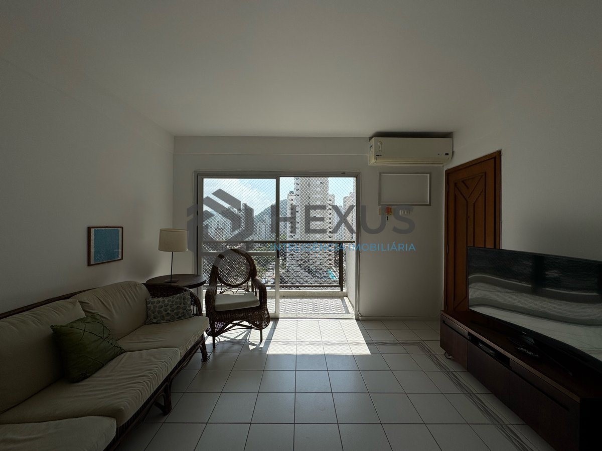 Foto 6 de Apartamento com varanda vista mar e lazer a 2 quadras da Praia das Pitangueiras, Guarujá