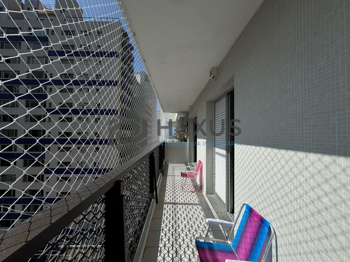 Foto 8 de Apartamento com varanda vista mar e lazer a 2 quadras da Praia das Pitangueiras, Guarujá