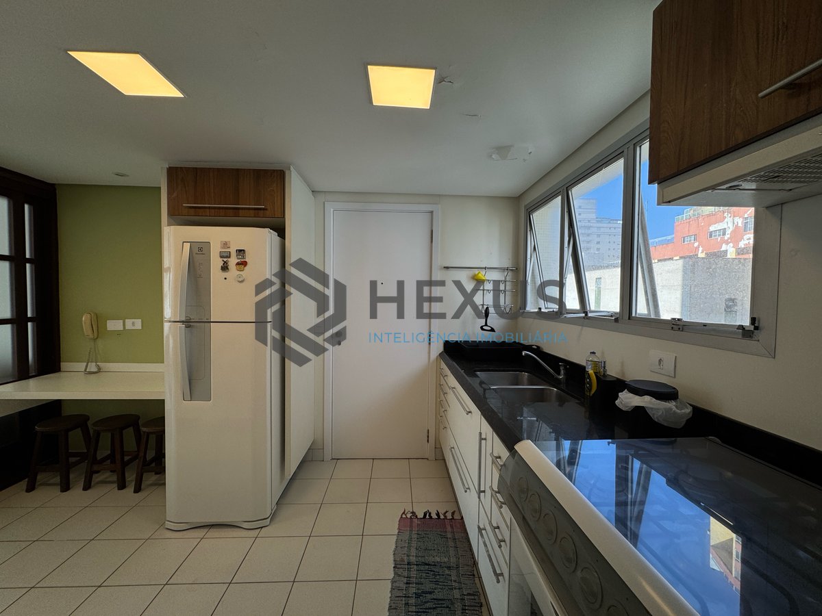 Foto 9 de Apartamento com varanda vista mar e lazer a 2 quadras da Praia das Pitangueiras, Guarujá