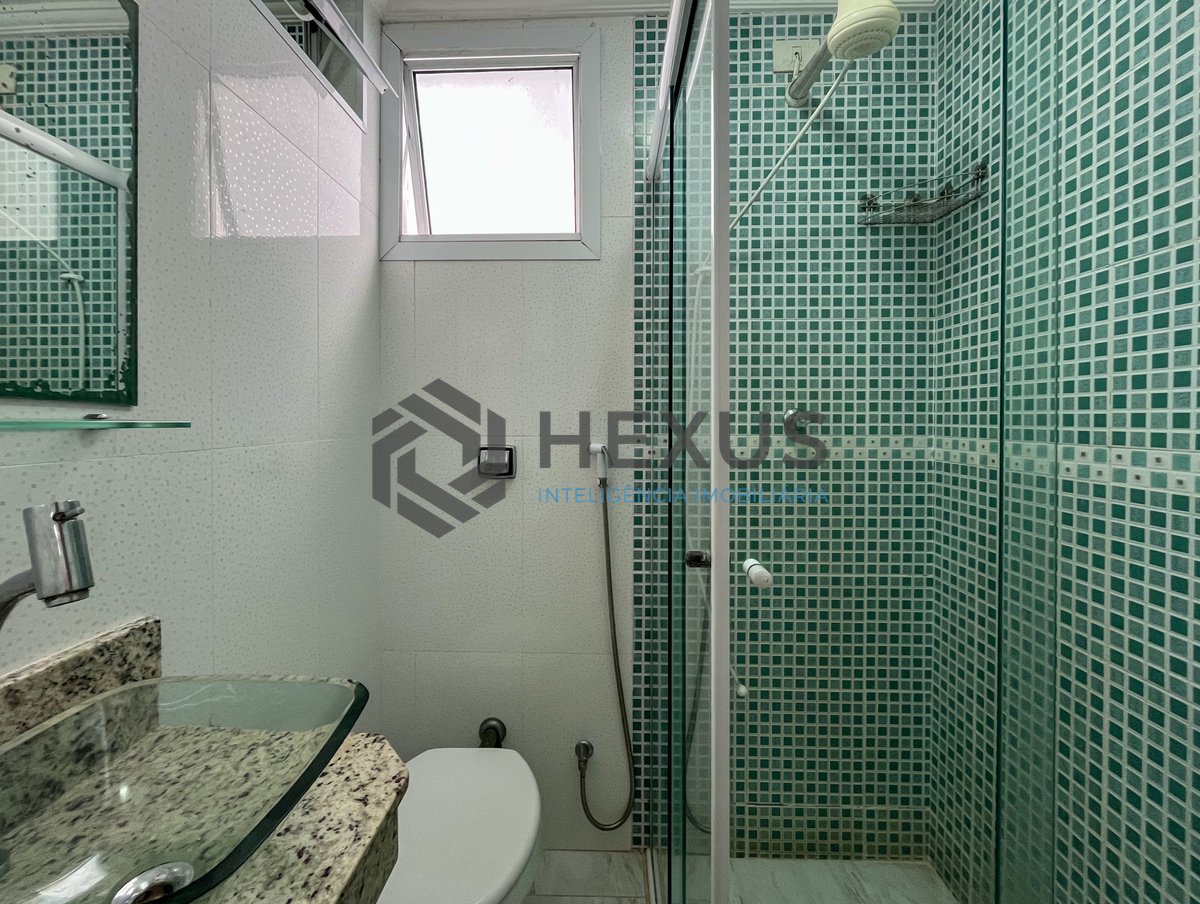 Foto 11 de Apartamento reformado com varanda a uma quadra da praia em Pitangueiras, Guarujá