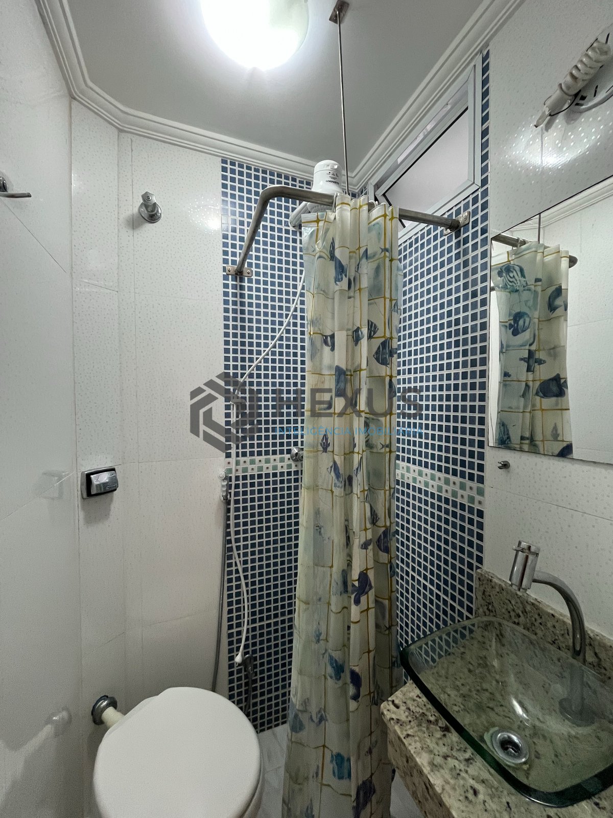 Foto 15 de Apartamento reformado com varanda a uma quadra da praia em Pitangueiras, Guarujá