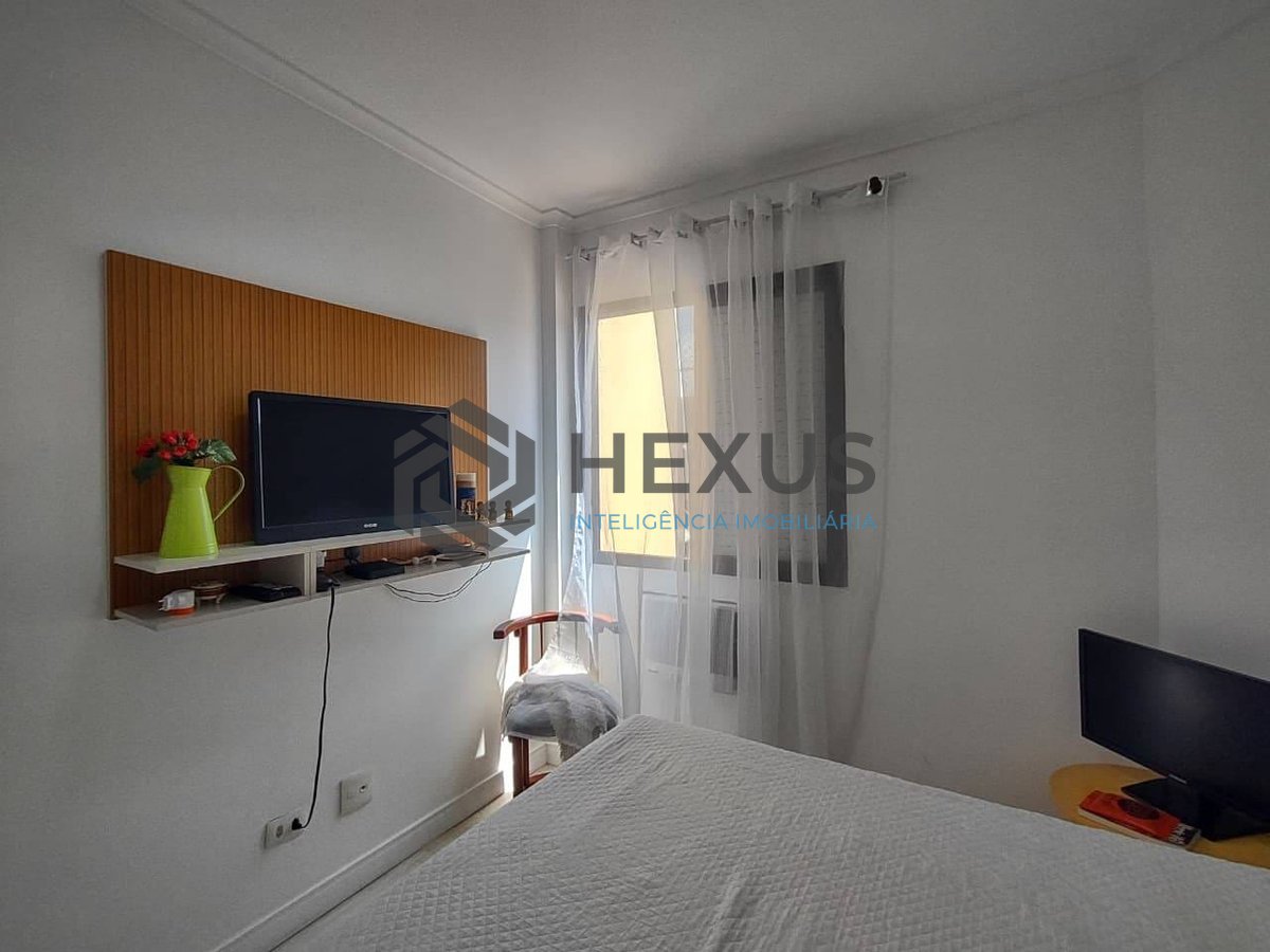 Foto 13 de Apartamento reformado com varanda e lazer na Enseada, Guarujá