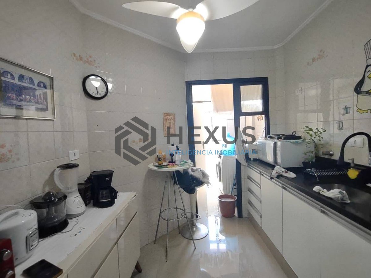 Foto 15 de Apartamento reformado com varanda e lazer na Enseada, Guarujá
