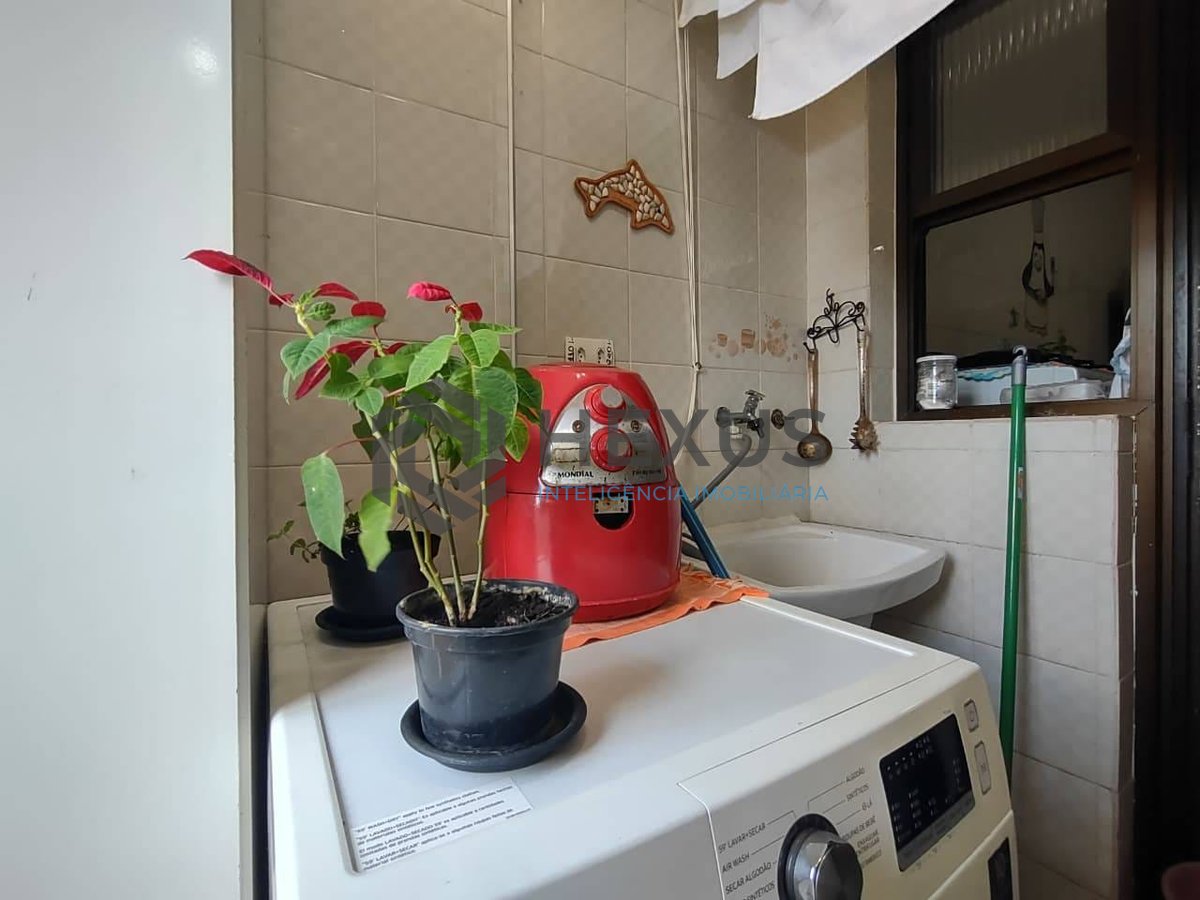 Foto 18 de Apartamento reformado com varanda e lazer na Enseada, Guarujá