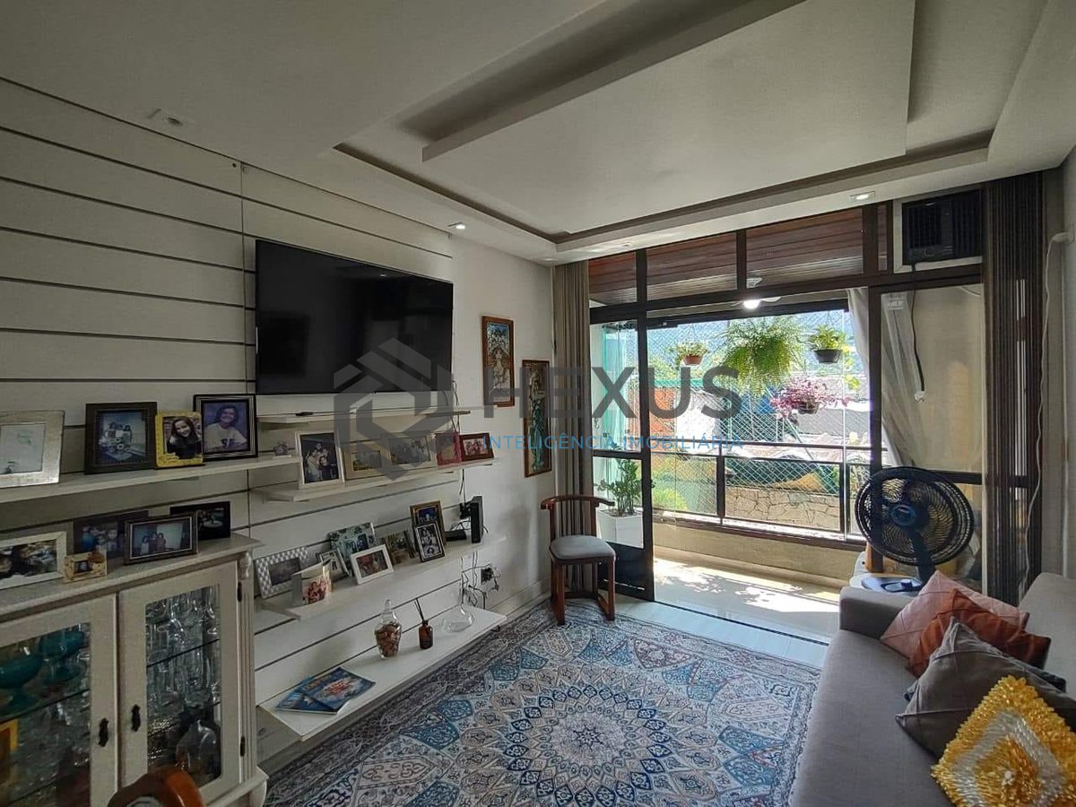 Foto 3 de Apartamento reformado com varanda e lazer na Enseada, Guarujá