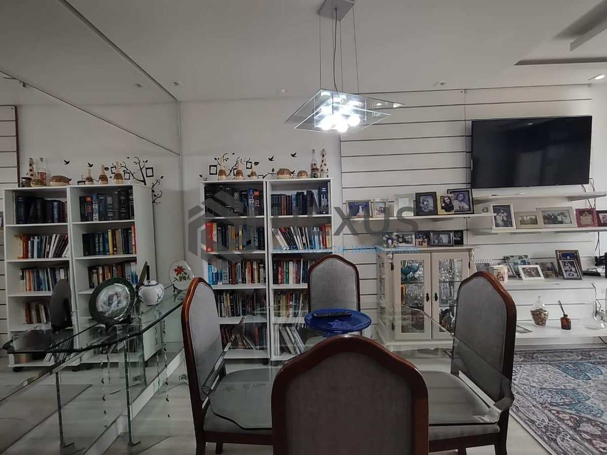 Foto 5 de Apartamento reformado com varanda e lazer na Enseada, Guarujá