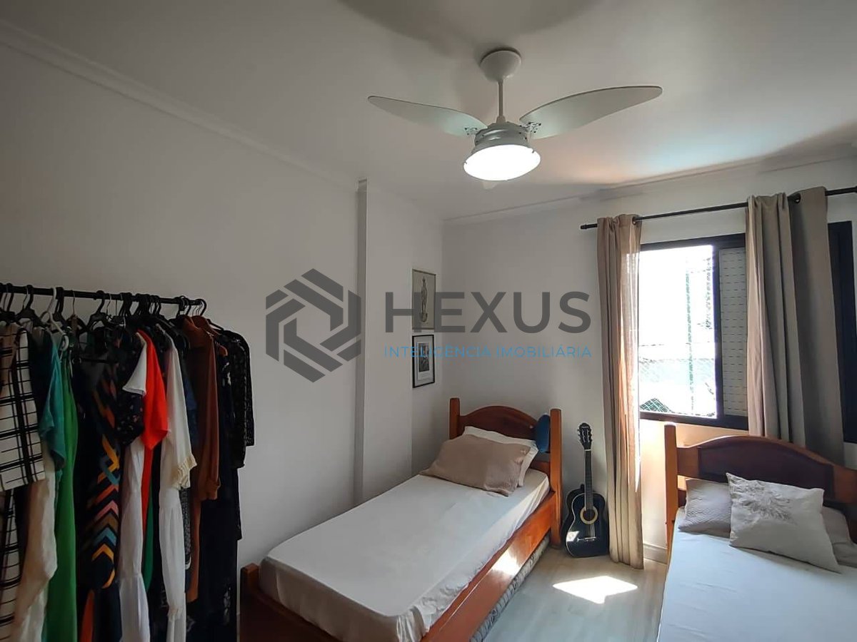 Foto 7 de Apartamento reformado com varanda e lazer na Enseada, Guarujá