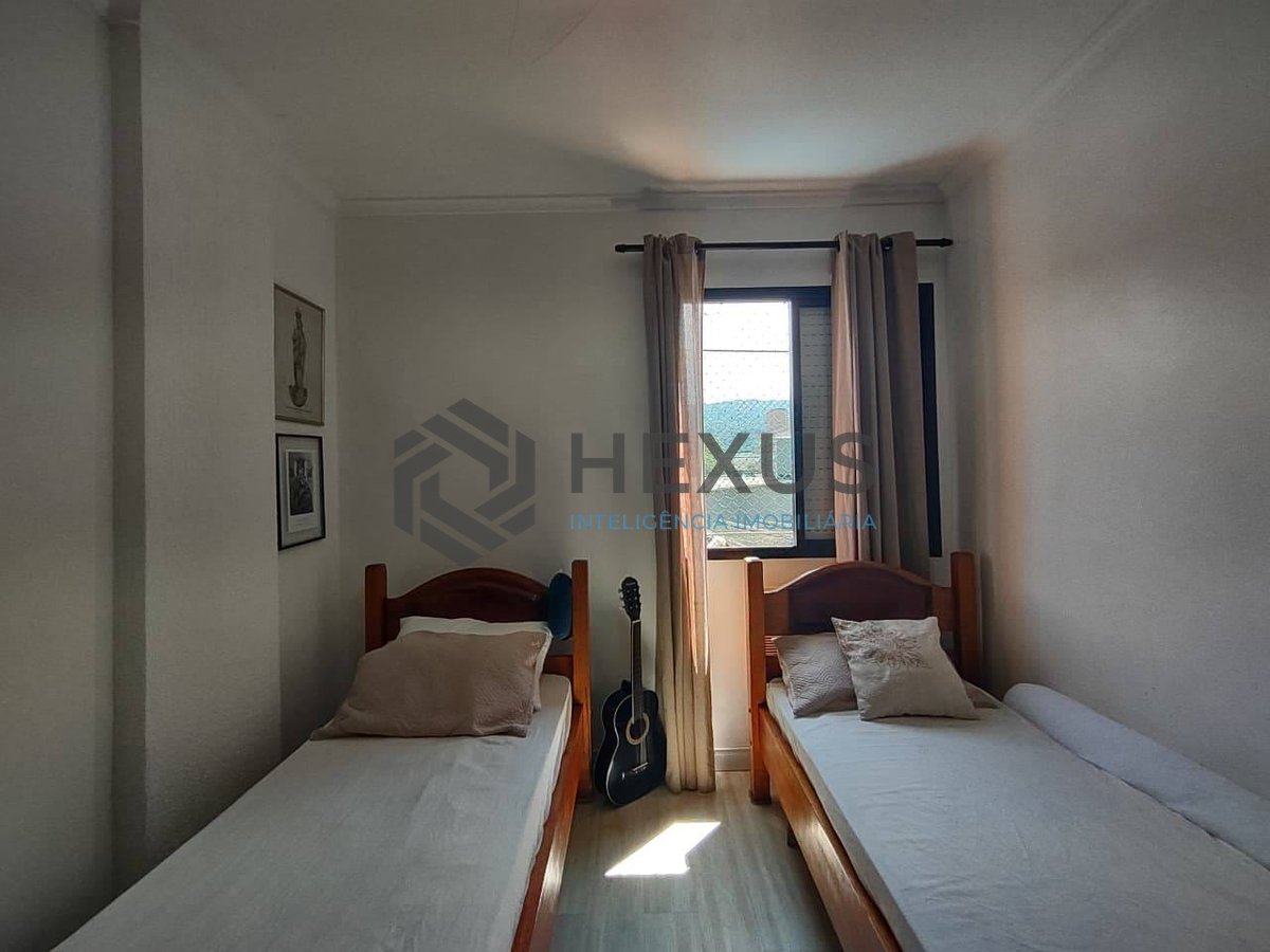 Foto 8 de Apartamento reformado com varanda e lazer na Enseada, Guarujá