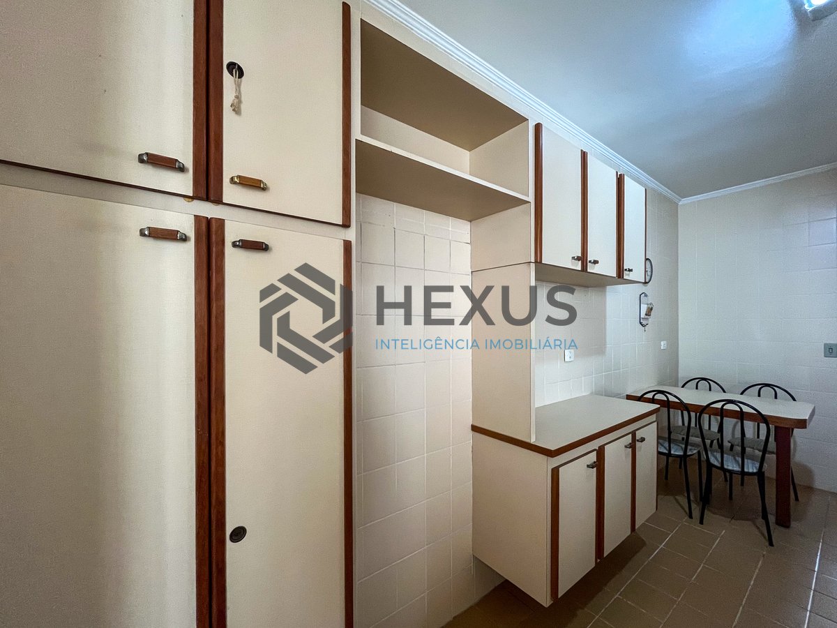 Foto 26 de Apartamento com varanda e lazer a 1 quadra do mar nas Pitangueiras, Guarujá