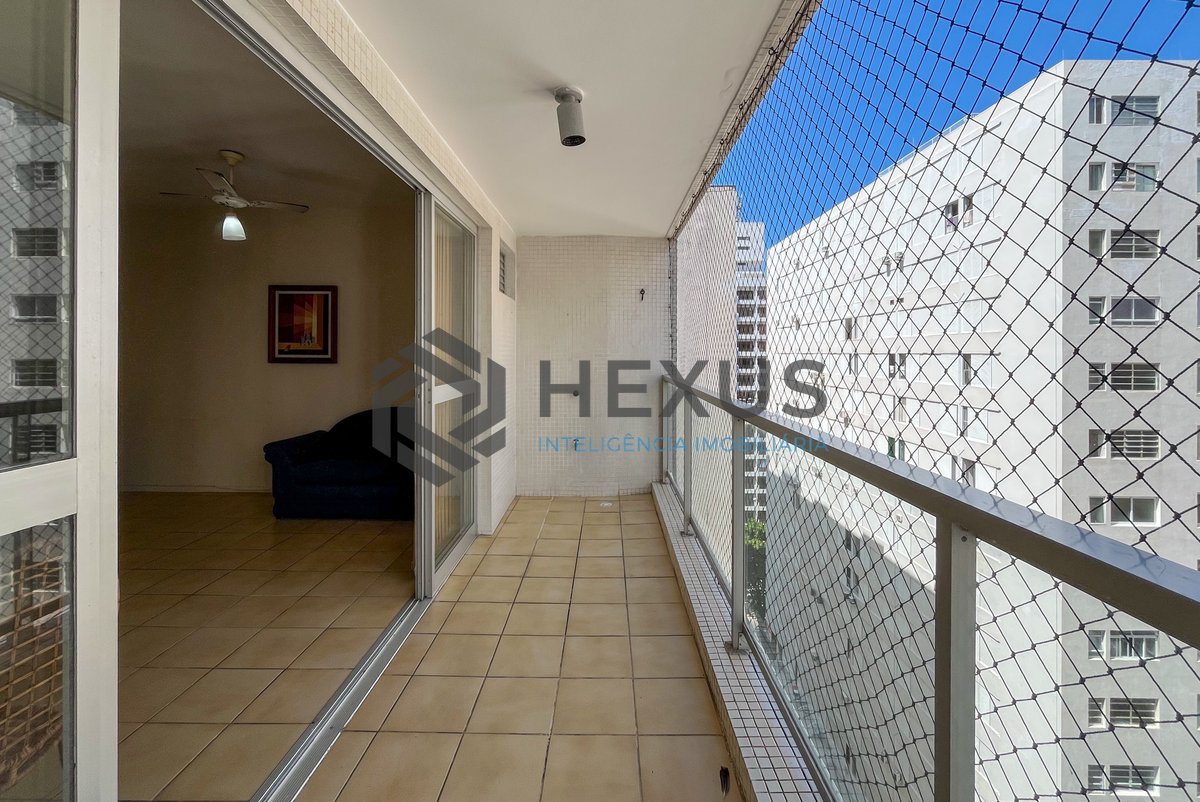 Foto 8 de Apartamento com varanda e lazer a 1 quadra do mar nas Pitangueiras, Guarujá