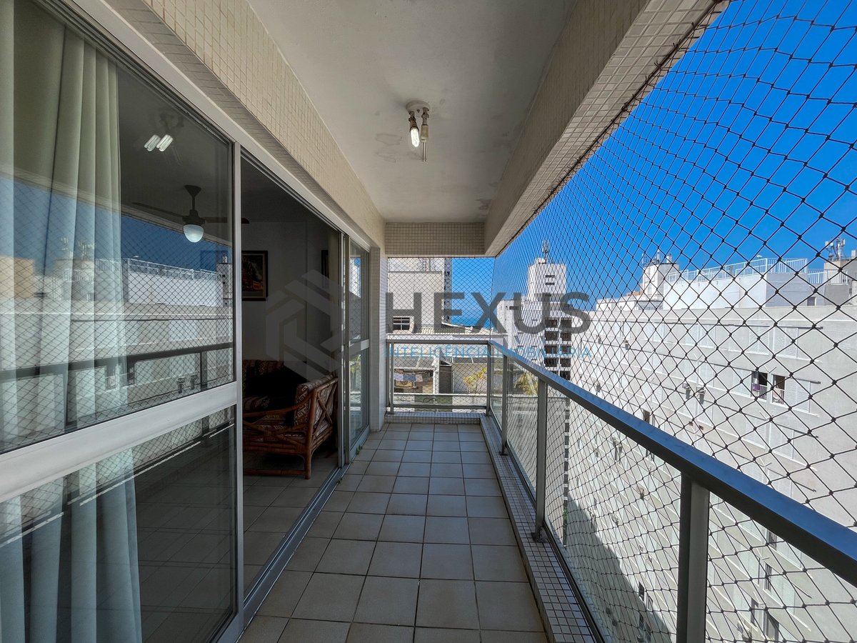 Foto 8 de Apartamento com varanda e lazer a 1 quadra do mar nas Pitangueiras, Guarujá