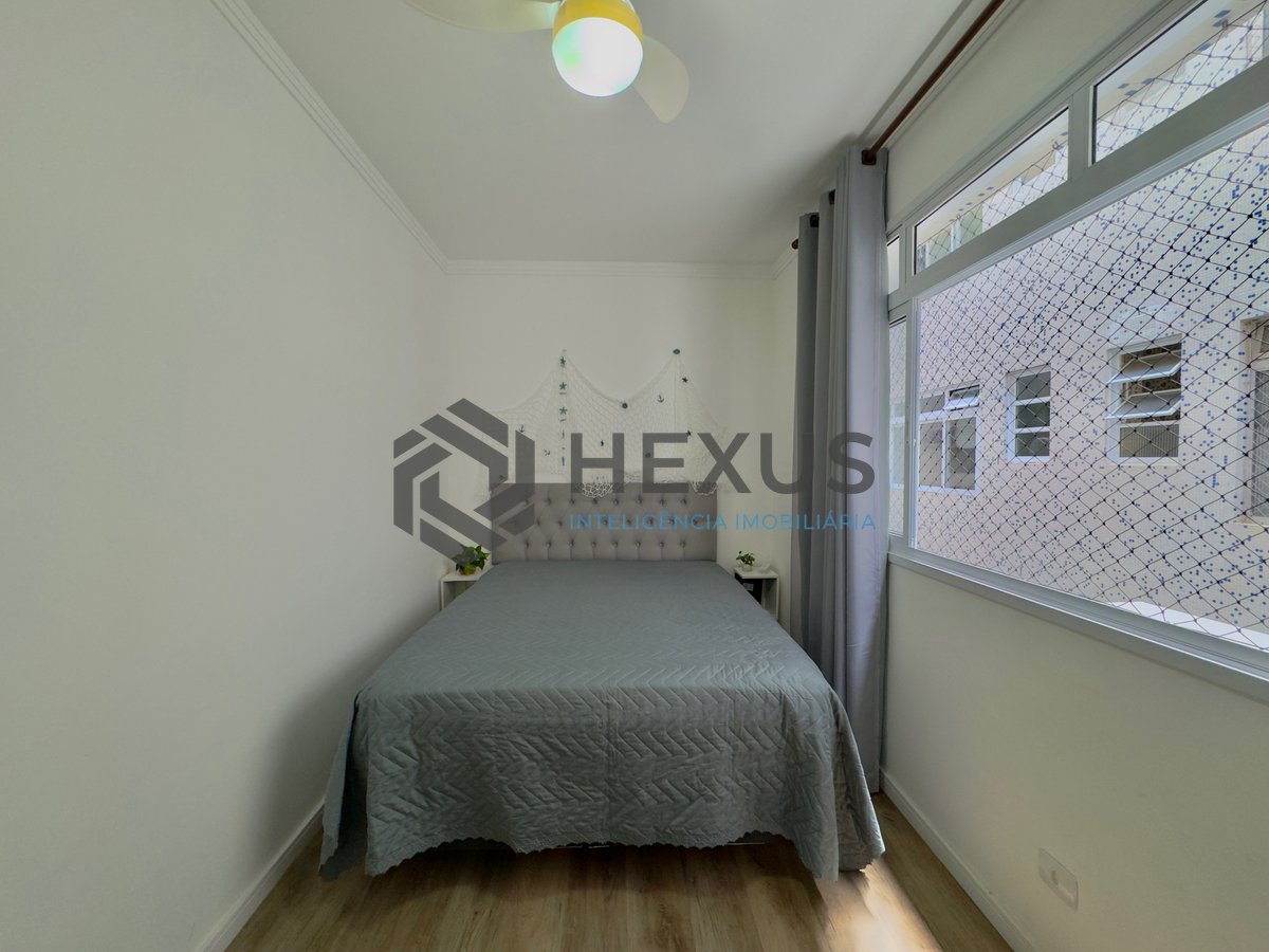 Foto 11 de Apartamento reformado com varanda nas Pitangueiras, Guarujá