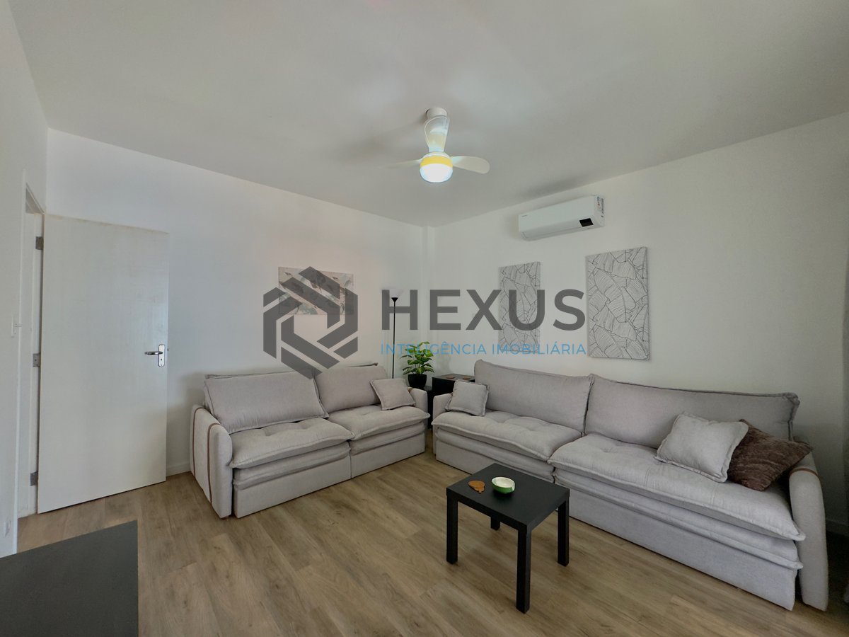 Foto 6 de Apartamento reformado com varanda nas Pitangueiras, Guarujá