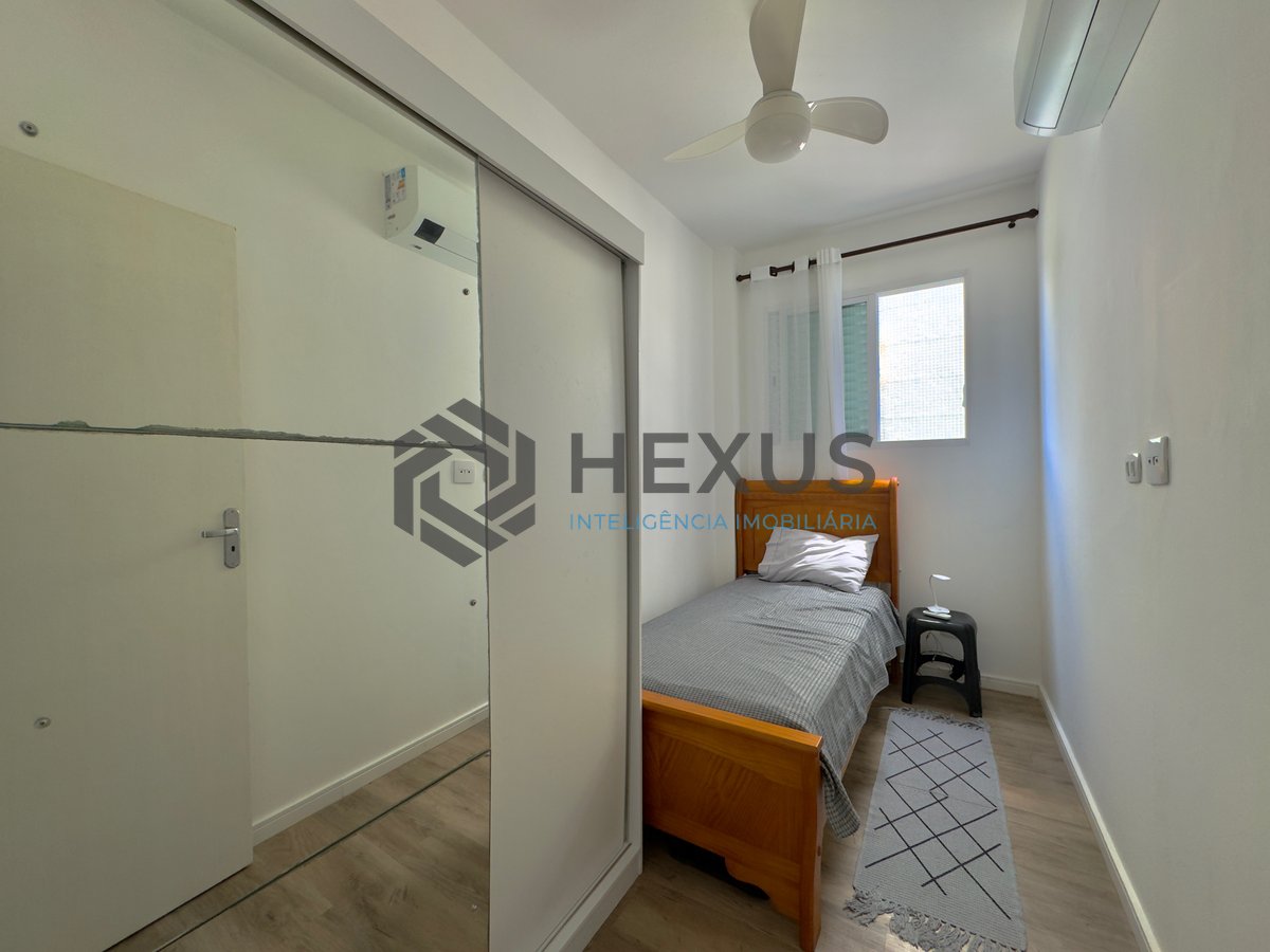Foto 8 de Apartamento reformado com varanda nas Pitangueiras, Guarujá