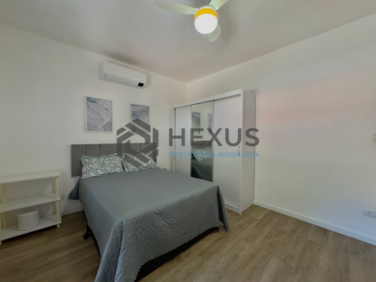 Foto 10 de Apartamento reformado com varanda nas Pitangueiras, Guarujá