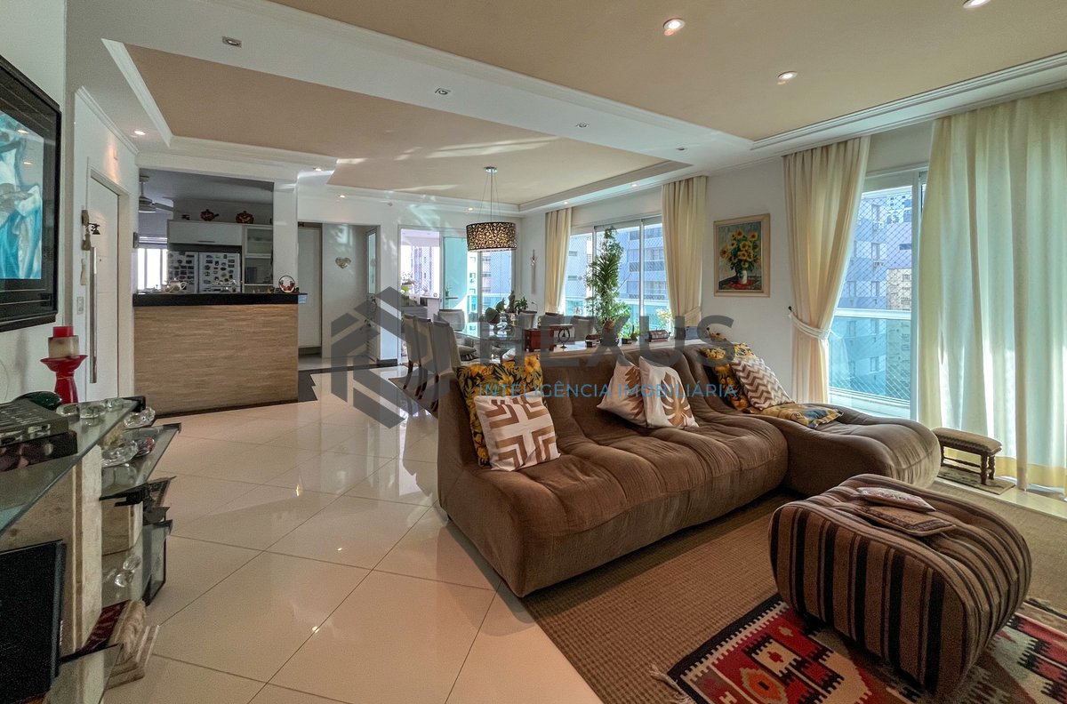 Foto 4 de Apartamento com varanda gourmet e lazer a 1 quadra da praia nas Pitangueiras, Guarujá