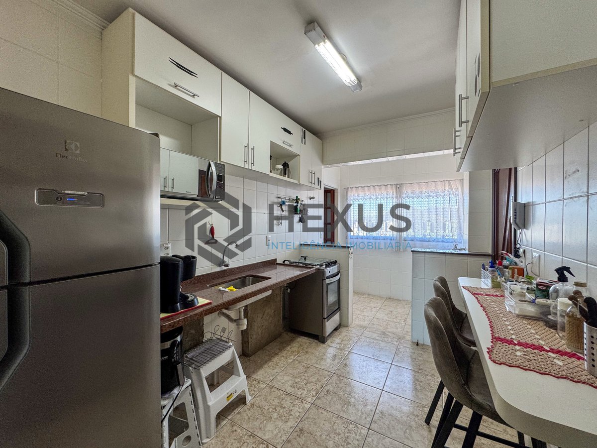 Foto 20 de Apartamento reformado com varanda e lazer nas Astúrias, Guarujá