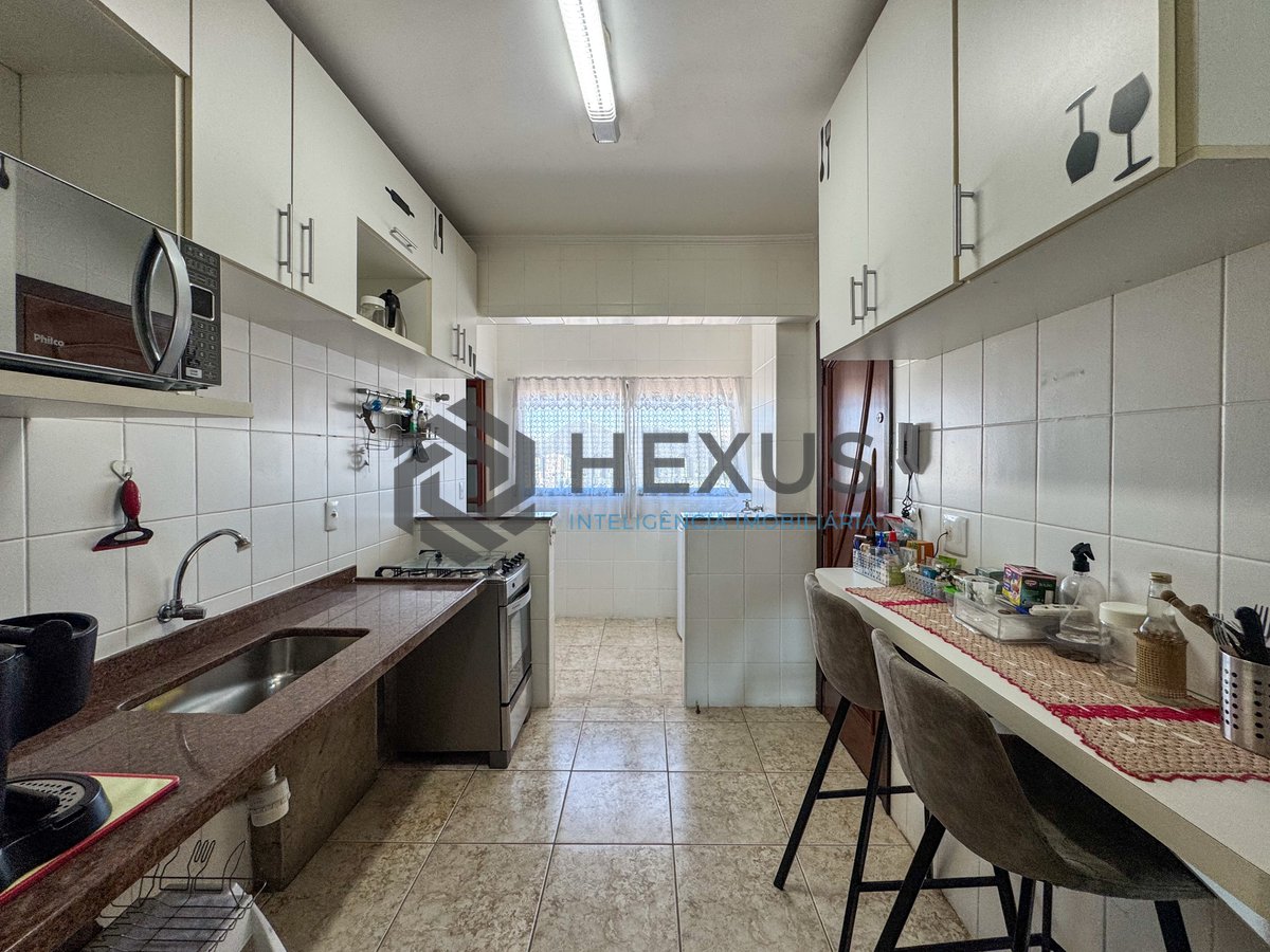 Foto 21 de Apartamento reformado com varanda e lazer nas Astúrias, Guarujá