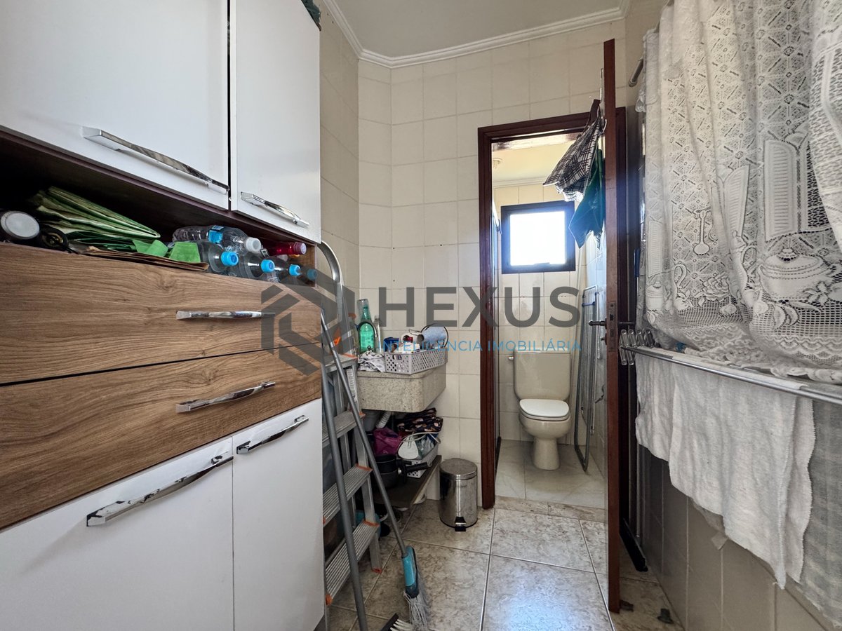 Foto 25 de Apartamento reformado com varanda e lazer nas Astúrias, Guarujá