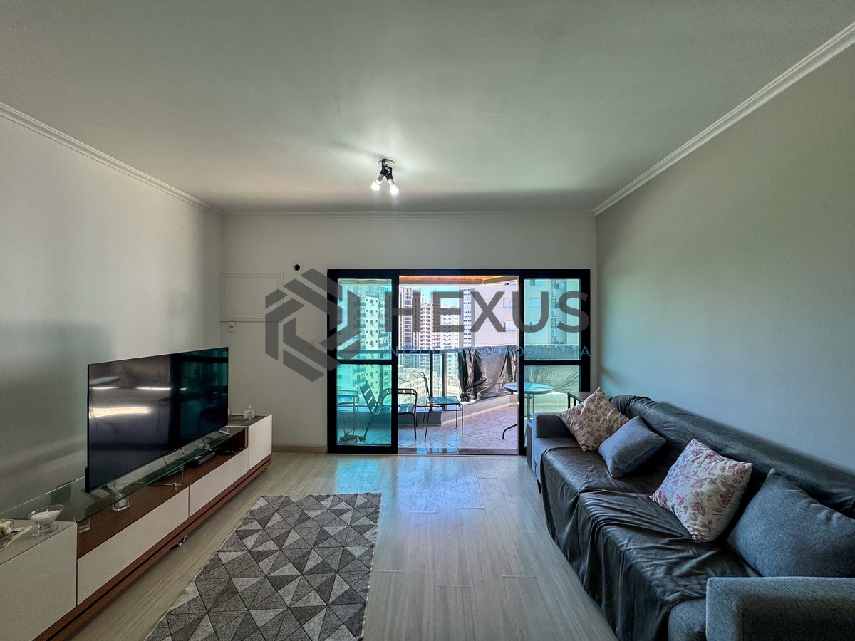 Foto 8 de Apartamento reformado com varanda e lazer nas Astúrias, Guarujá