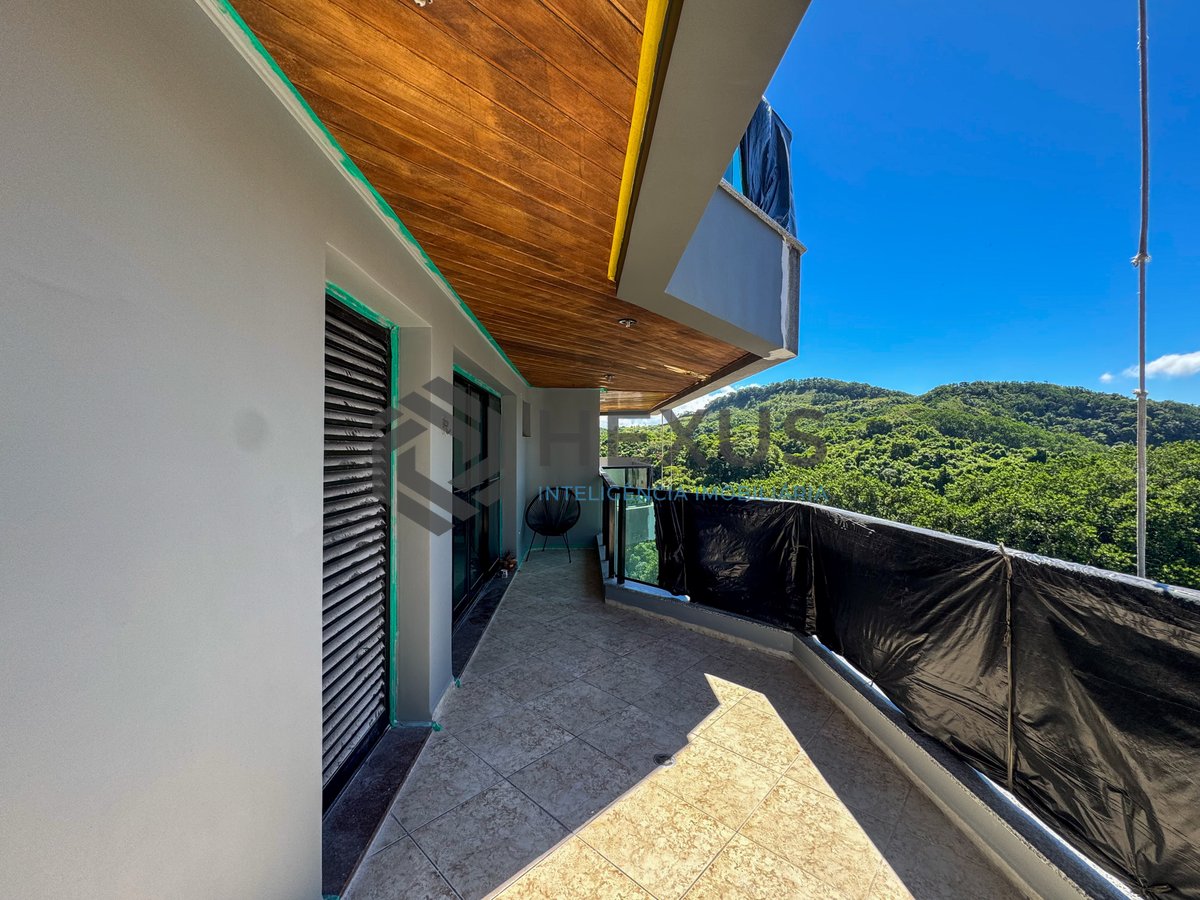 Foto 10 de Apartamento reformado com varanda e lazer nas Astúrias, Guarujá