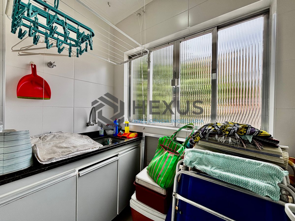 Foto 15 de Apartamento reformado com varanda a 100m da praia no Tombo, Guarujá