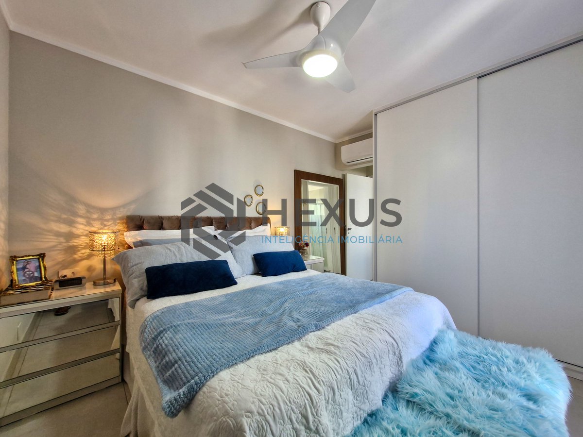 Foto 11 de Apartamento reformado com varanda vista mar e lazer a 2 quadras da praia nas Pitangueiras, Guarujá