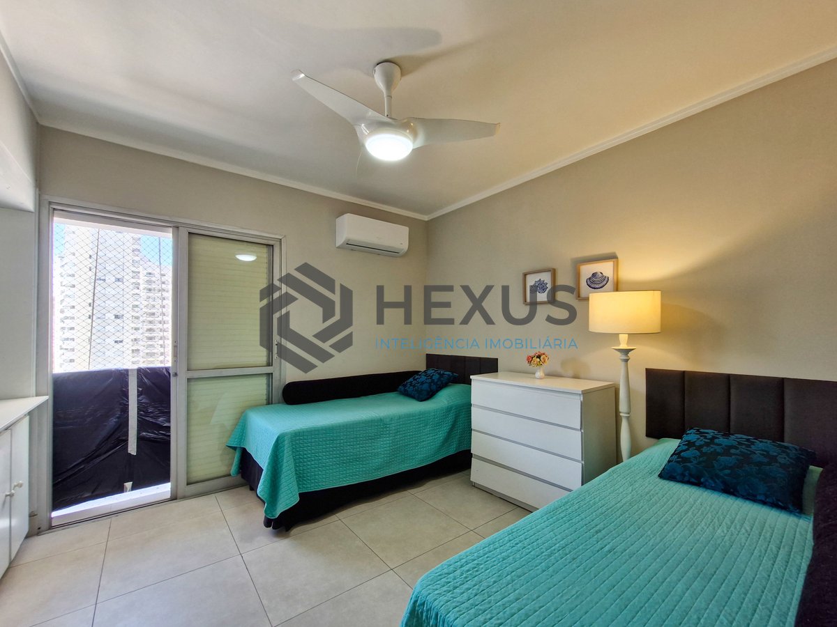 Foto 17 de Apartamento reformado com varanda vista mar e lazer a 2 quadras da praia nas Pitangueiras, Guarujá