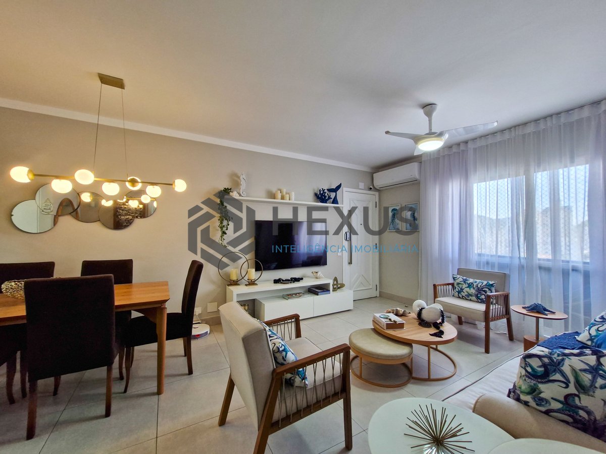 Foto 3 de Apartamento reformado com varanda vista mar e lazer a 2 quadras da praia nas Pitangueiras, Guarujá