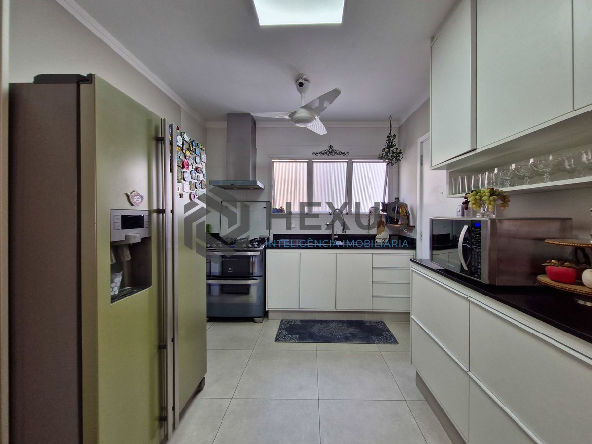Foto 30 de Apartamento reformado com varanda vista mar e lazer a 2 quadras da praia nas Pitangueiras, Guarujá