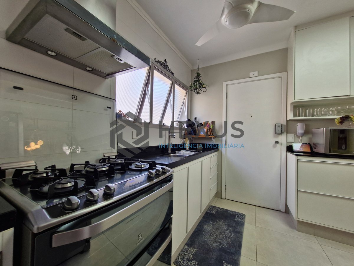Foto 32 de Apartamento reformado com varanda vista mar e lazer a 2 quadras da praia nas Pitangueiras, Guarujá