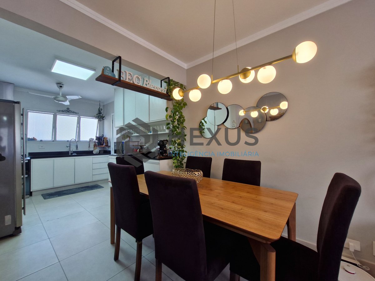 Foto 6 de Apartamento reformado com varanda vista mar e lazer a 2 quadras da praia nas Pitangueiras, Guarujá