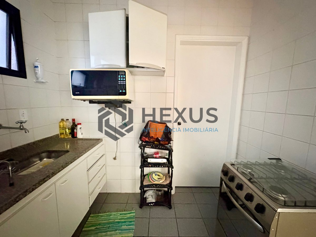 Foto 11 de Apartamento com varanda na Enseada, Guarujá
