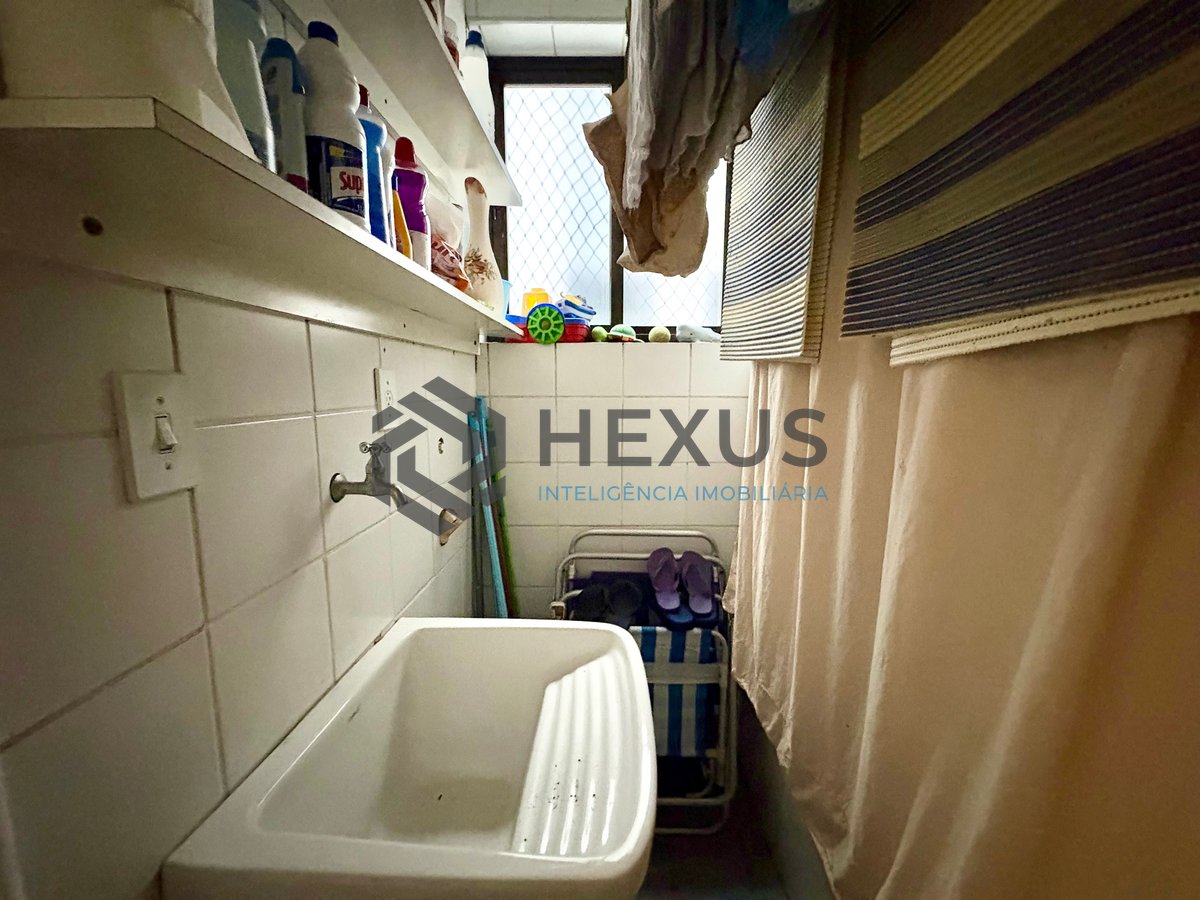 Foto 12 de Apartamento com varanda na Enseada, Guarujá