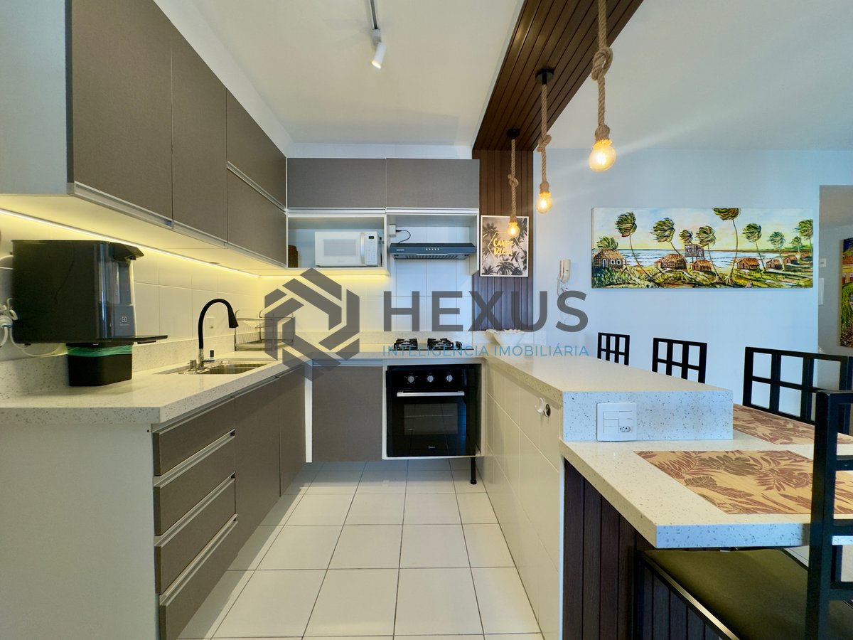 Foto 11 de Apartamento reformado com varanda gourmet e lazer a 200m da praia nas Pitangueiras, Guarujá