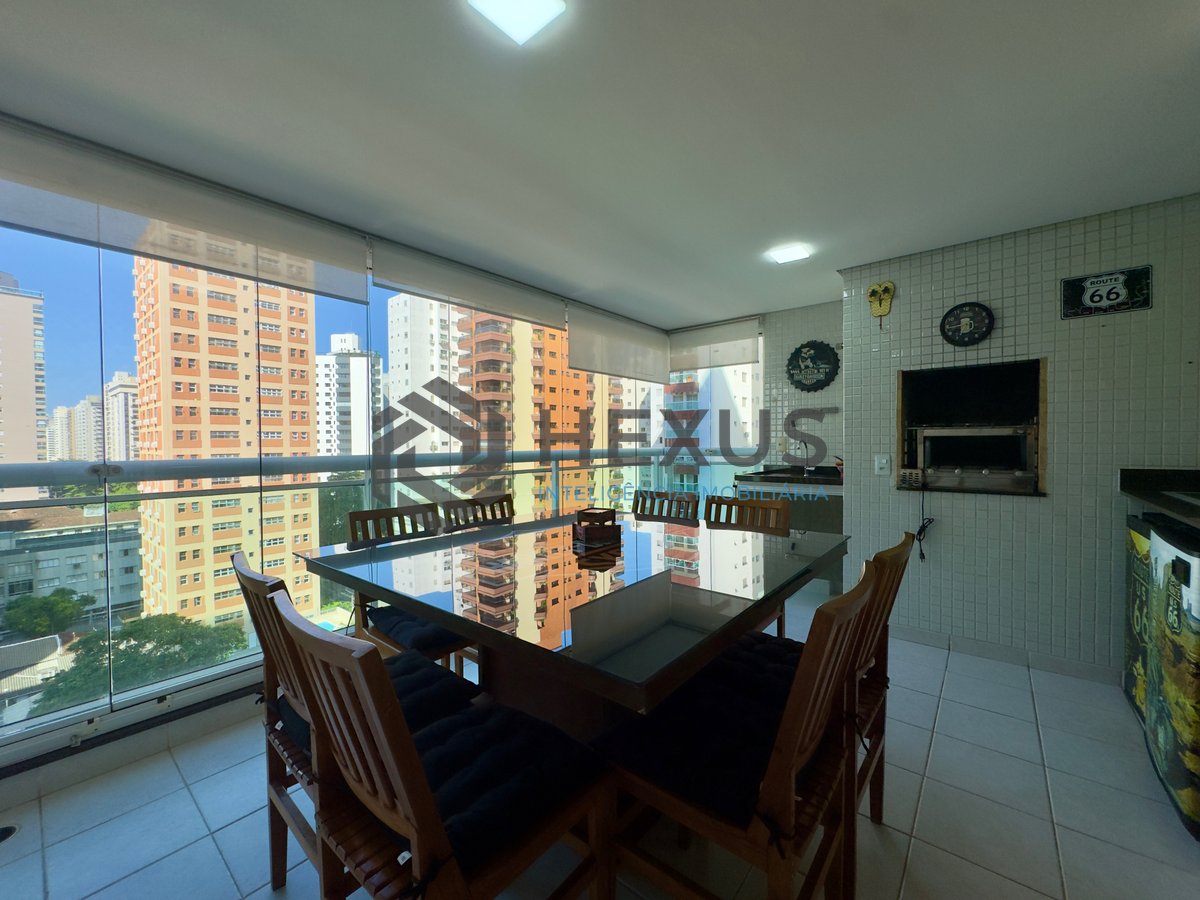 Foto 13 de Apartamento reformado com varanda gourmet e lazer a 200m da praia nas Pitangueiras, Guarujá