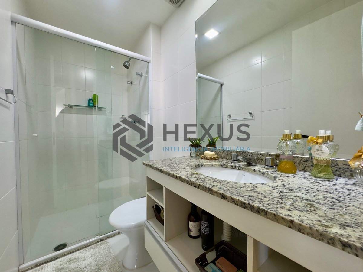 Foto 18 de Apartamento reformado com varanda gourmet e lazer a 200m da praia nas Pitangueiras, Guarujá