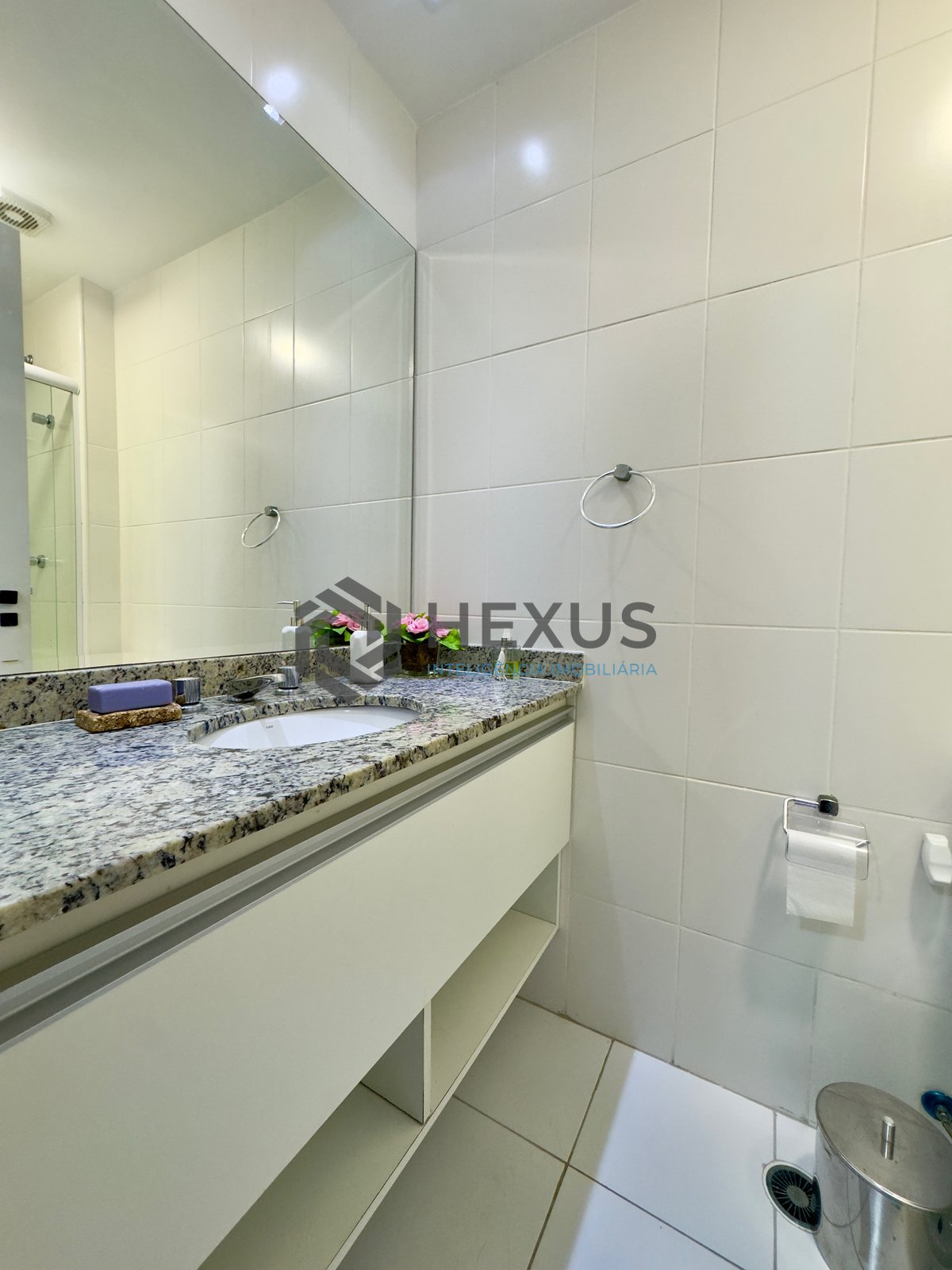Foto 27 de Apartamento reformado com varanda gourmet e lazer a 200m da praia nas Pitangueiras, Guarujá