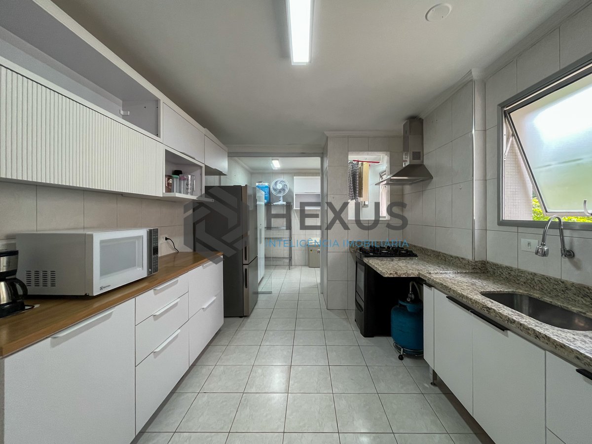 Foto 11 de Apartamento reformado na quadra-mar da Praia das Pitangueiras, Guarujá