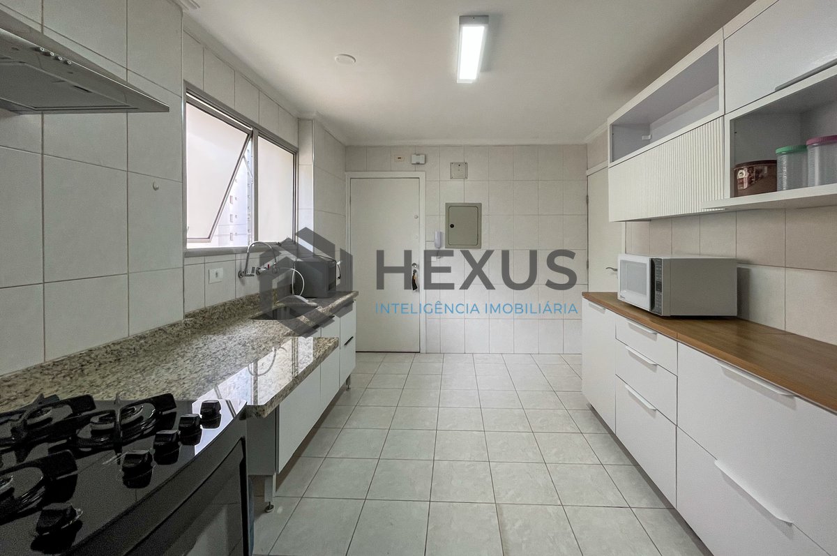 Foto 12 de Apartamento reformado na quadra-mar da Praia das Pitangueiras, Guarujá