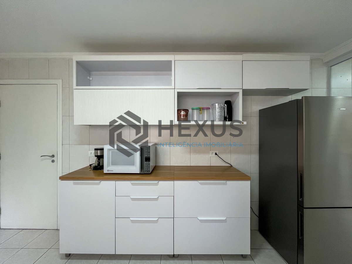 Foto 13 de Apartamento reformado na quadra-mar da Praia das Pitangueiras, Guarujá