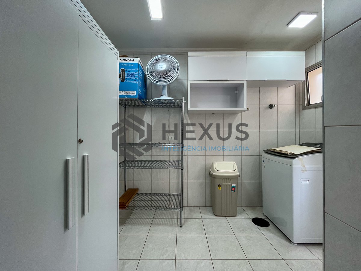 Foto 15 de Apartamento reformado na quadra-mar da Praia das Pitangueiras, Guarujá