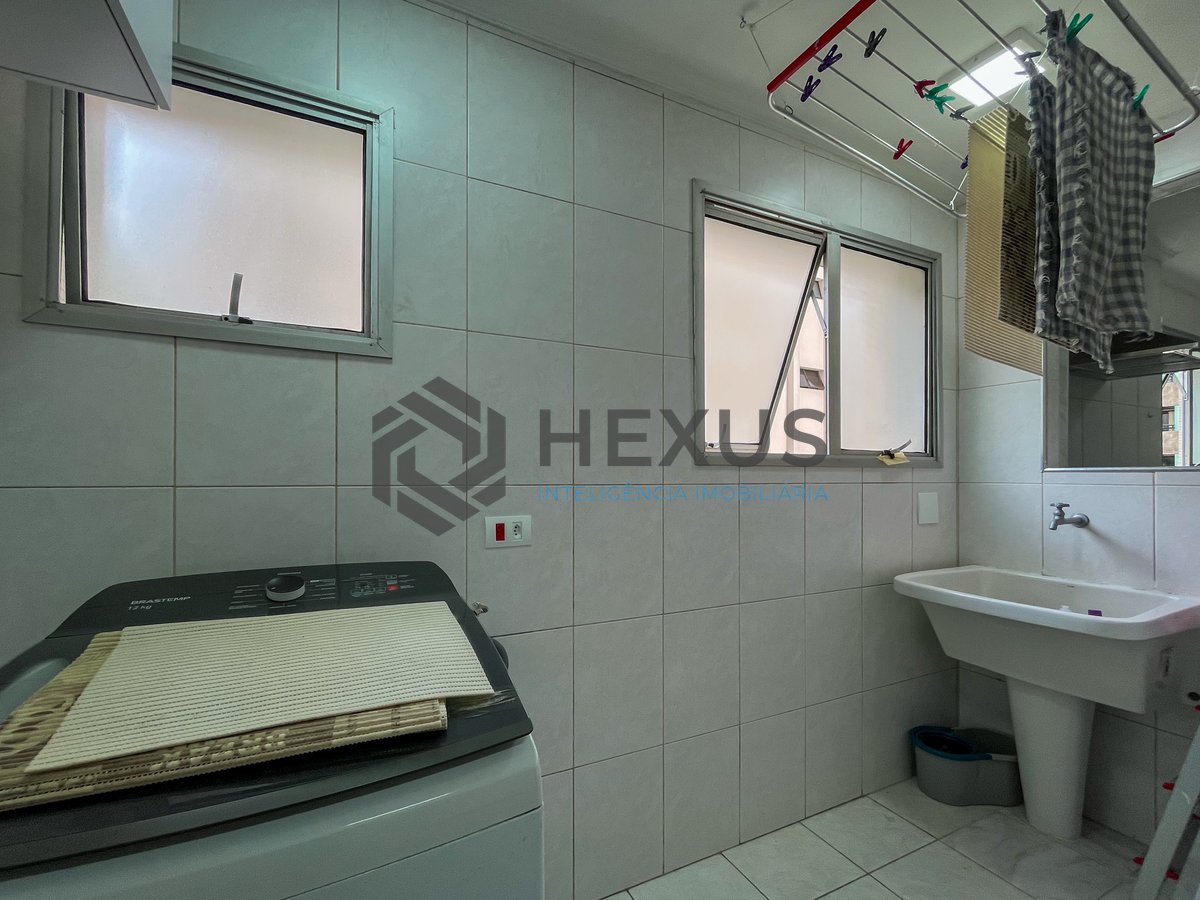 Foto 16 de Apartamento reformado na quadra-mar da Praia das Pitangueiras, Guarujá
