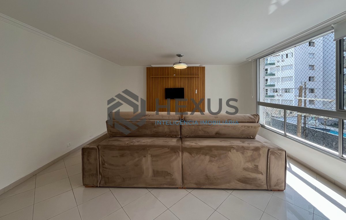 Foto 3 de Apartamento reformado na quadra-mar da Praia das Pitangueiras, Guarujá